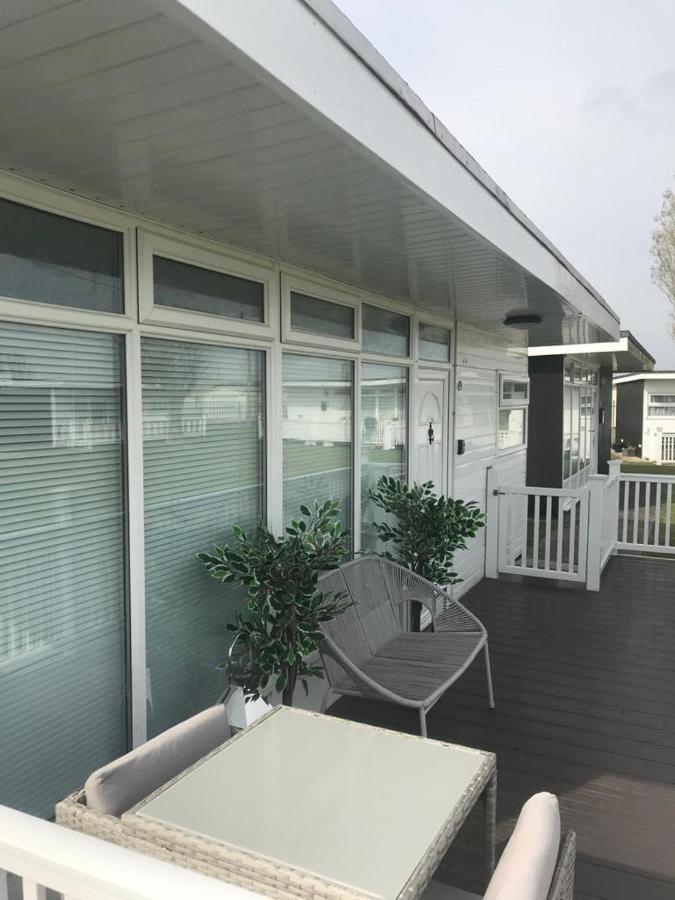 Вилла 49 Cherry Park Chalet Чапел-Сент-Леонардс Экстерьер фото