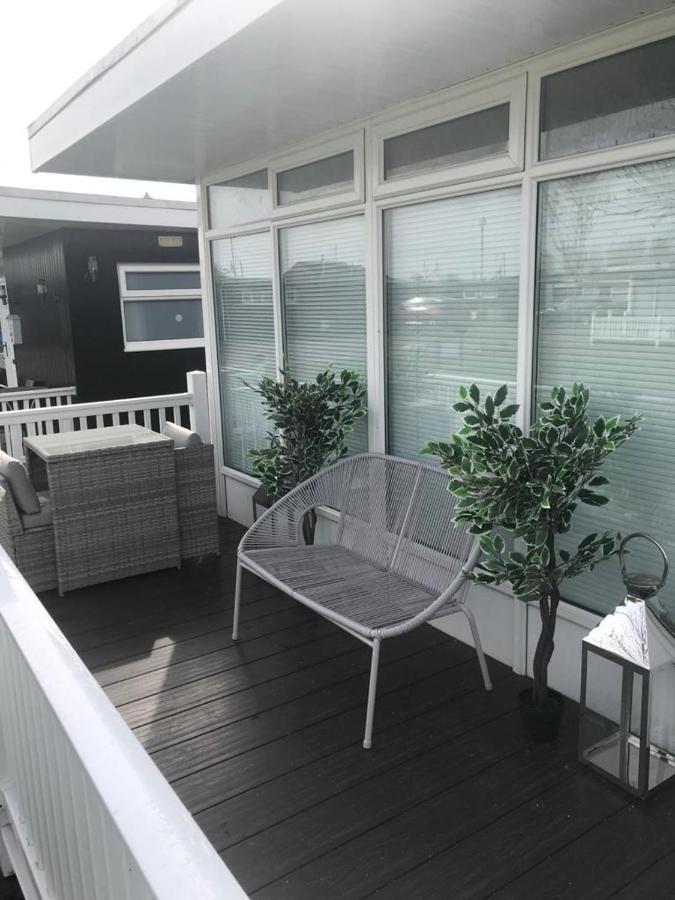 Вилла 49 Cherry Park Chalet Чапел-Сент-Леонардс Экстерьер фото
